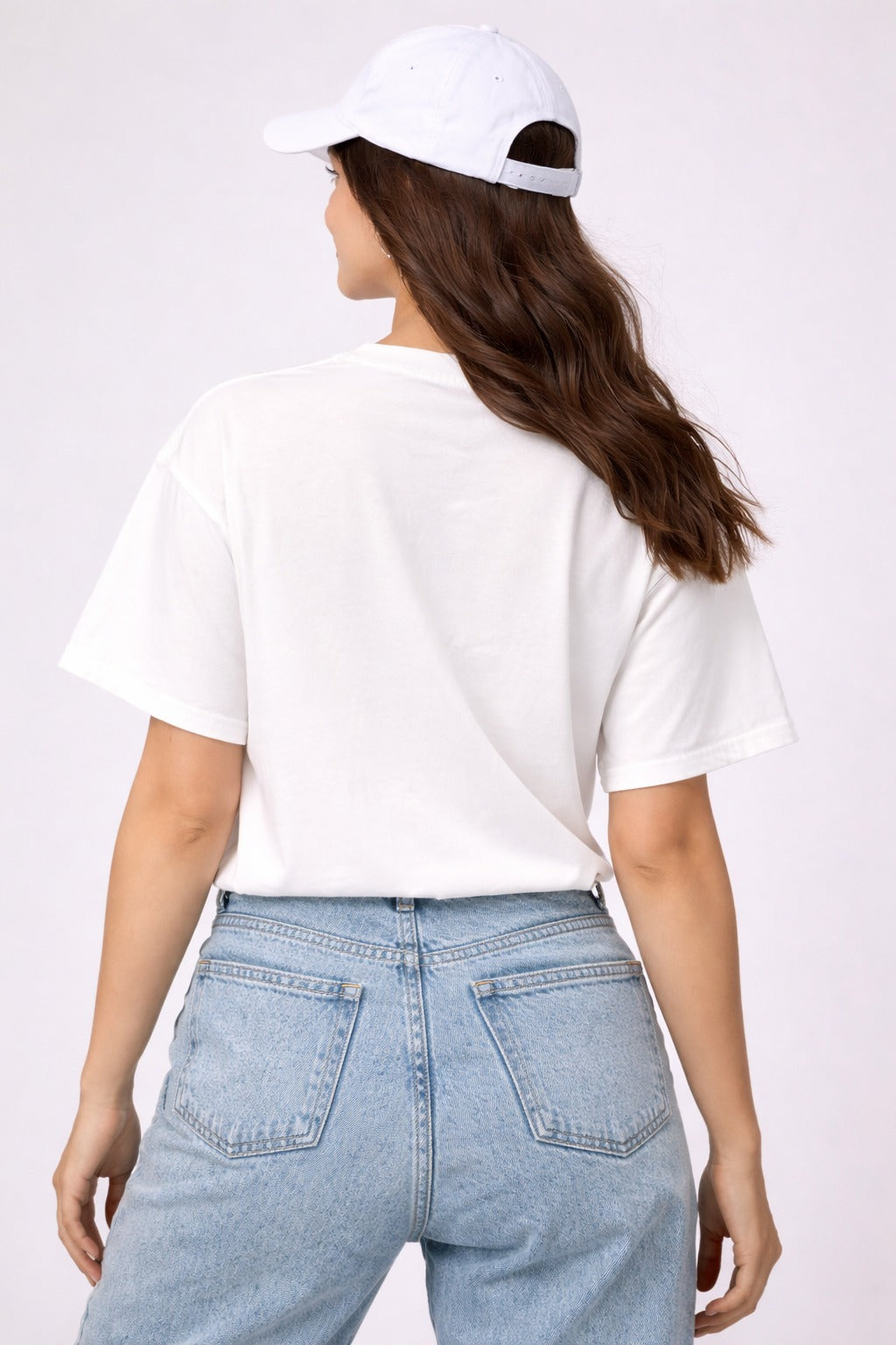 this white love-print T-shirt is a must-have wardrobe essential for women who love comfort with a touch of emotion and timeless style. 🤍❤️